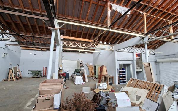 Maison à vendre    2 pièces • 200 m2 Bévenais