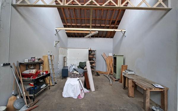 Maison à vendre    2 pièces • 200 m2 Bévenais