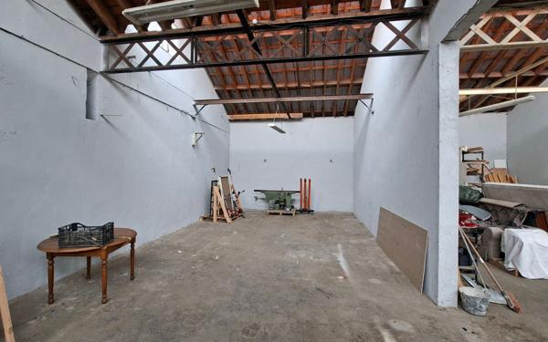Maison à vendre    2 pièces • 200 m2 Bévenais