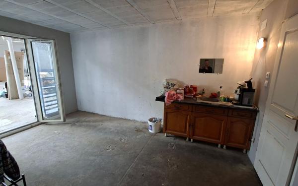 Maison à vendre    2 pièces • 200 m2 Bévenais