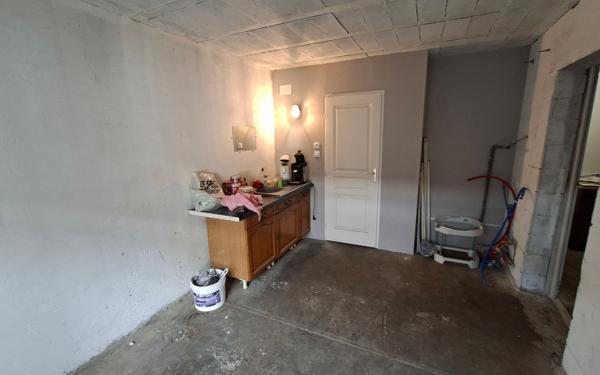 Maison à vendre    2 pièces • 200 m2 Bévenais
