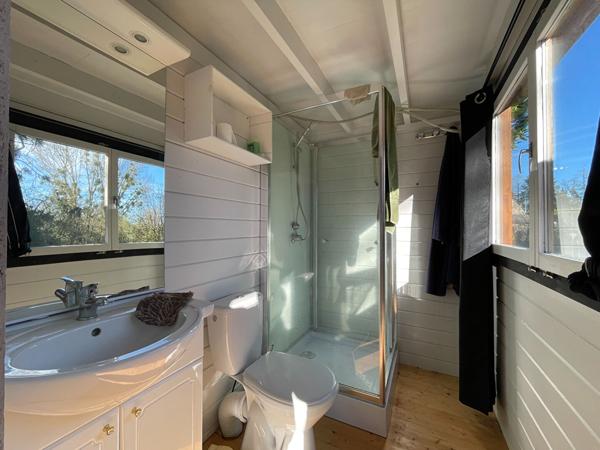 EXCLUSIVITÉ ? Terrain de 6 680 m² avec étang, île, chalet et partie constructible