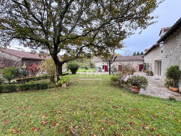 A VENDRE MAISON ANCIENNE DE TYPE 4 AVECDEPENDANCES ET 14.507M² DE TERRAIN