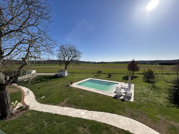 Agen (47000) MAISON 5 CHAMBRES DOUBLE GARAGE TERRAIN DE 3169 M2 ET PISCINE