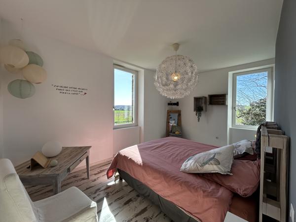 Agen (47000) MAISON 5 CHAMBRES DOUBLE GARAGE TERRAIN DE 3169 M2 ET PISCINE