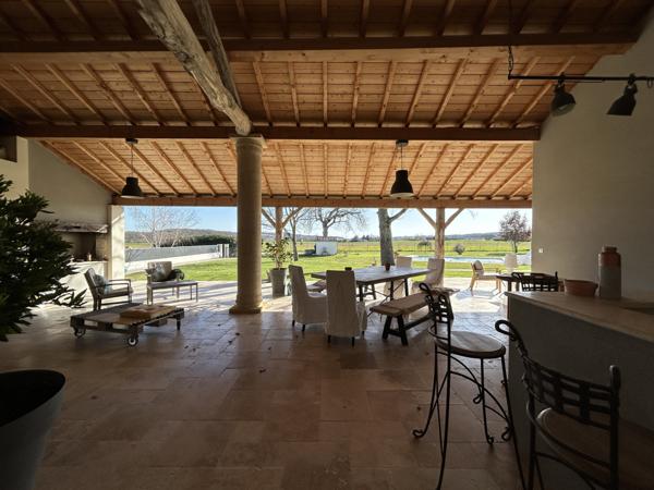 Agen (47000) MAISON 5 CHAMBRES DOUBLE GARAGE TERRAIN DE 3169 M2 ET PISCINE