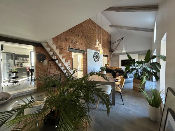 Agen (47000) MAISON 5 CHAMBRES DOUBLE GARAGE TERRAIN DE 3169 M2 ET PISCINE