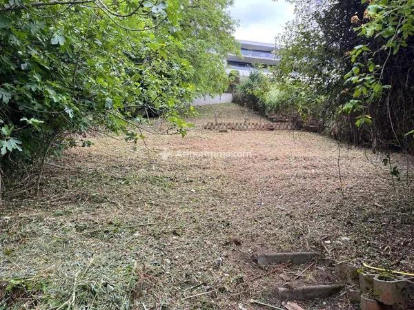 Vente                                                      Terrain
                        
                                         794 m2                     à Évian-les-Bains