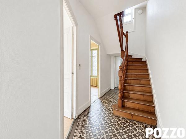 VILLA DE CHARME - QUARTIER SAINT-PAUL -5 CHAMBRES - JARDIN -GARAGE GRANVILLE