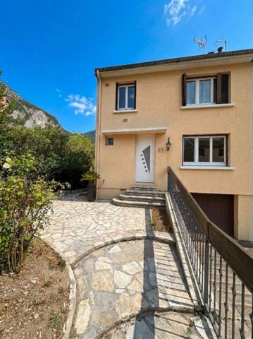 Maison Sassenage 5 pièces 84 m2 (Secteur Ovalie)
