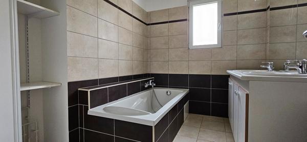 Villa T4 avec garage et jardin , Peipin