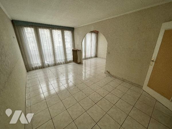 Clamart, Appart 2/3 pièces, 55 M² à rénover dans imm récent av Jean Jaurès, 1er étage asc, cave.