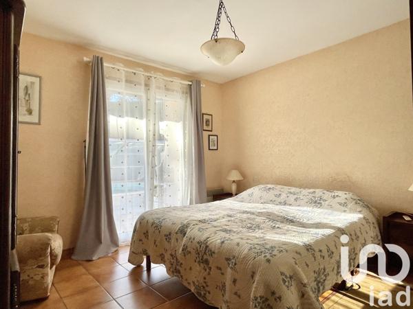 Maison traditionnelle 8 pièces de 188 m² à Molières-sur-Cèze (30410)