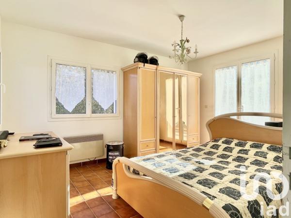 Maison traditionnelle 8 pièces de 188 m² à Molières-sur-Cèze (30410)