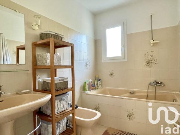 Maison traditionnelle 8 pièces de 188 m² à Molières-sur-Cèze (30410)