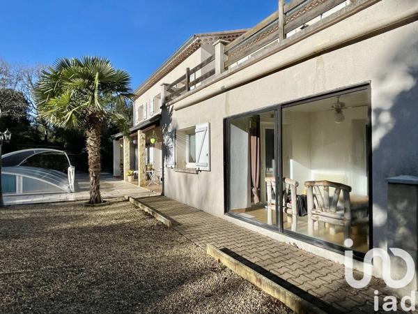 Maison traditionnelle 8 pièces de 188 m² à Molières-sur-Cèze (30410)