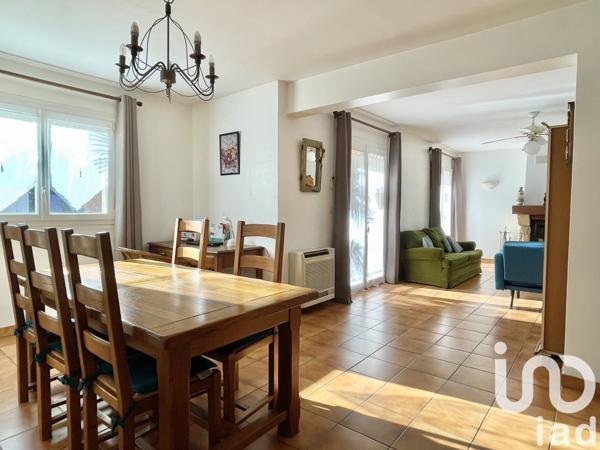 Maison traditionnelle 8 pièces de 188 m² à Molières-sur-Cèze (30410)