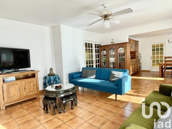 Maison traditionnelle 8 pièces de 188 m² à Molières-sur-Cèze (30410)