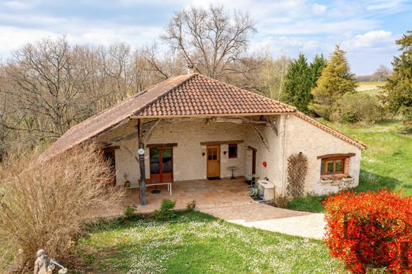 Grange en pierre rénovée avec gîte à vendre entre Villeneuve-sut-Lot et Agen