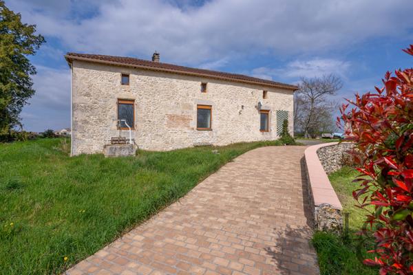 Grange en pierre rénovée avec gîte à vendre entre Villeneuve-sut-Lot et Agen