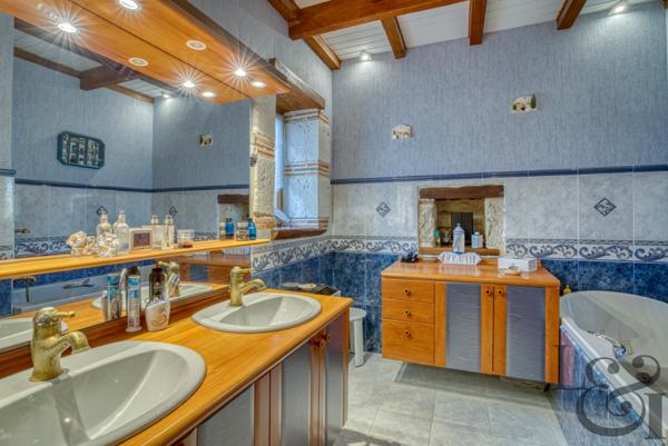 Grange en pierre rénovée avec gîte à vendre entre Villeneuve-sut-Lot et Agen