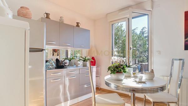 Fontaines-sur-Saône (69270) Duplex lumineux avec 48 m² d’extérieurs - esprit maison à Collonges-au-Mont-d’Or