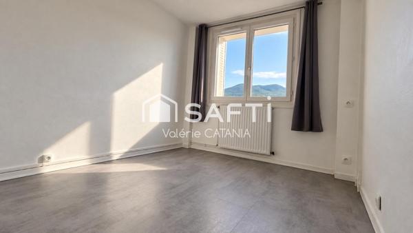VOIRON, Appartement T5 – 4 CHAMBRES – DERNIER ÉTAGE – BALCON & VUE DÉGAGÉE