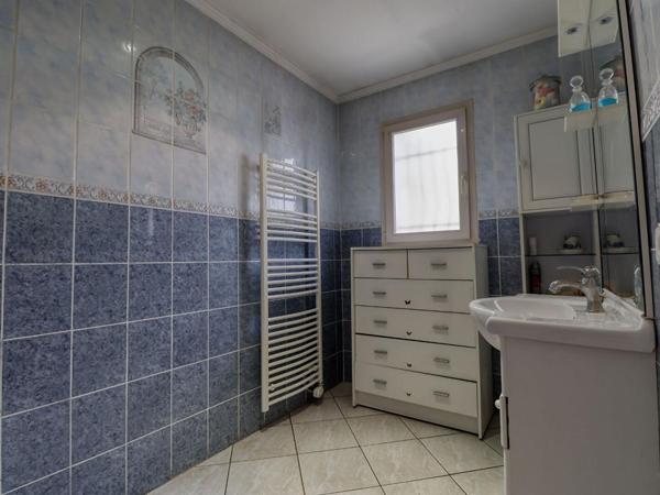Maison de plain-pied de 110 m² - 3 chambres - Garage - Véranda -Terrain de 682 m²