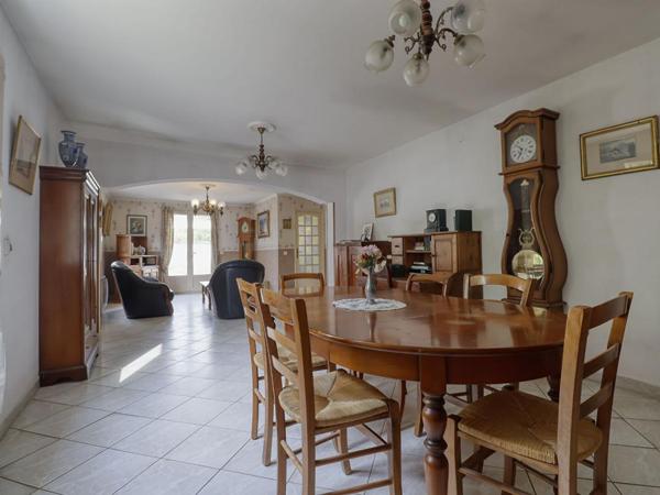 Maison de plain-pied de 110 m² - 3 chambres - Garage - Véranda -Terrain de 682 m²