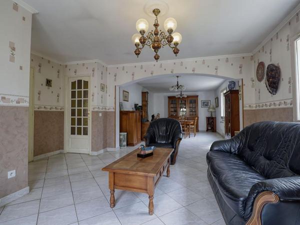 Maison de plain-pied de 110 m² - 3 chambres - Garage - Véranda -Terrain de 682 m²