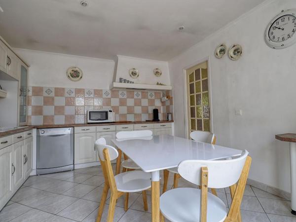 Maison de plain-pied de 110 m² - 3 chambres - Garage - Véranda -Terrain de 682 m²