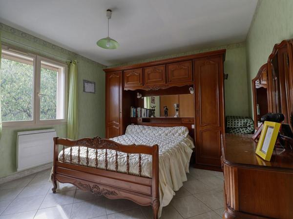 Maison de plain-pied de 110 m² - 3 chambres - Garage - Véranda -Terrain de 682 m²