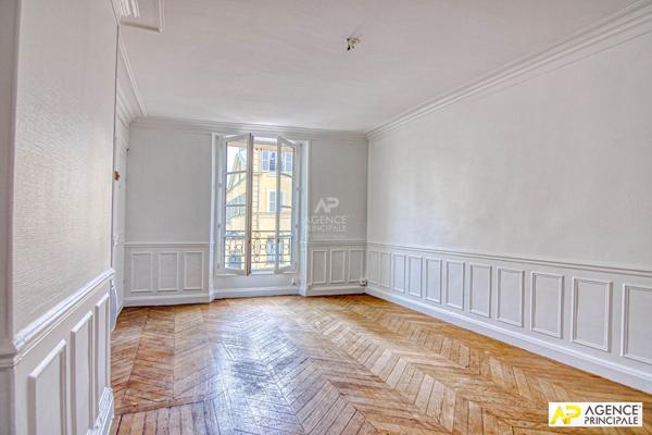 Versailles Chantiers / Mairie Appartement 2 pièces 34.12 m² carrez situé au 1er étage €260 000 ** - Référence 27320