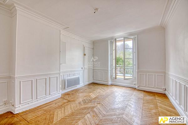 Versailles Chantiers / Mairie Appartement 2 pièces 34.12 m² carrez situé au 1er étage €260 000 ** - Référence 27320