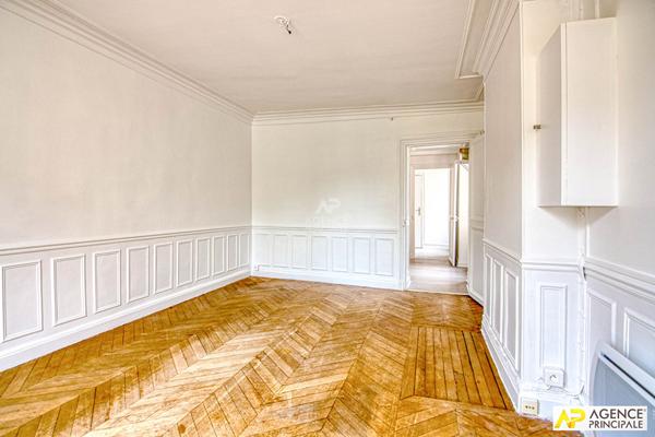 Versailles Chantiers / Mairie Appartement 2 pièces 34.12 m² carrez situé au 1er étage €260 000 ** - Référence 27320