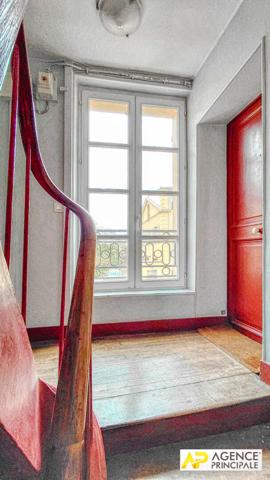 Versailles Chantiers / Mairie Appartement 2 pièces 34.12 m² carrez situé au 1er étage €260 000 ** - Référence 27320