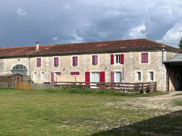 Propriete à vendre 8 pièces CHAMPAGNE (17)