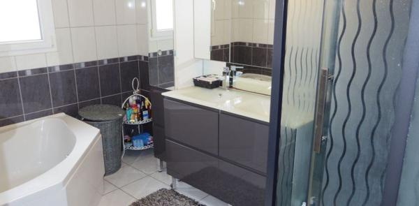 Maison 5 pièces de 156 m² à Ménétrol (63200)