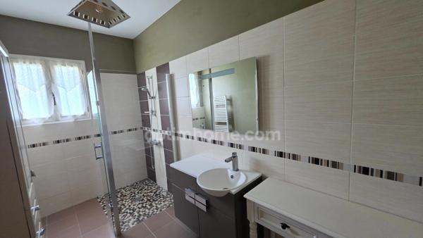 EN EXCLUSIVITE SUR LE PALAIS SUR VIENNE JOLIE MAISON AU CALME DANS QUARTIER RESIDENTIEL PRISE