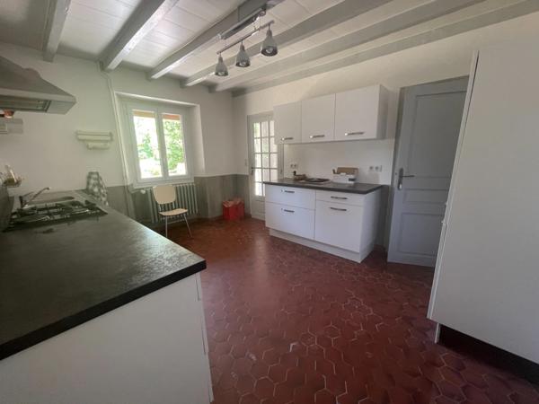 Maison 130m2 avec dépendance, plan d'eau et un hectare de terrain plat