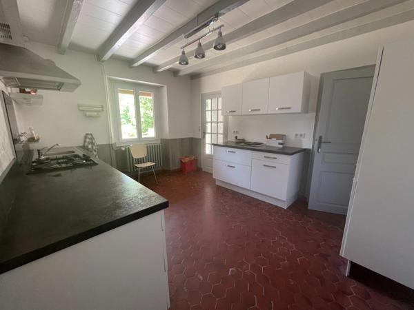 Maison 130m2 avec dépendance, plan d'eau et un hectare de terrain plat