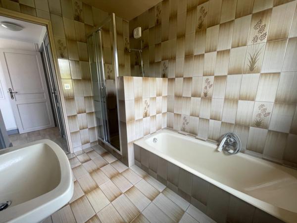 Maison 130m2 avec dépendance, plan d'eau et un hectare de terrain plat
