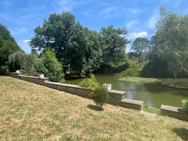 Maison 130m2 avec dépendance, plan d'eau et un hectare de terrain plat