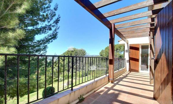 Le Castellet  Propriété de caractère au potentiel exceptionnel, au coeur d'un écrin de nature - 860 000 euros