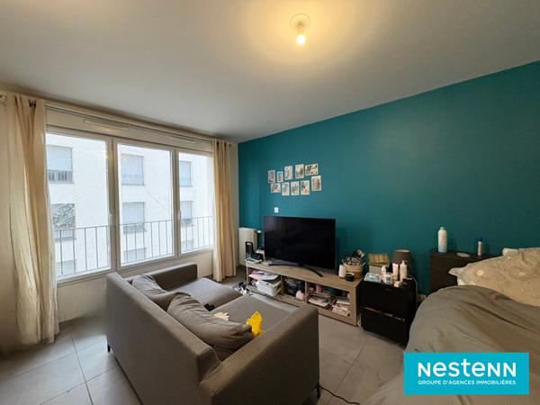 STUDIO de 29.42m² avec cave et garage fermé en sous-sol situé à Vaulx-en-Velin Centre.