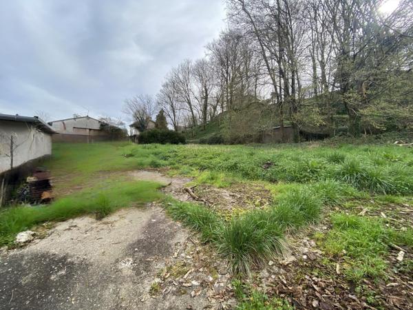 IMMEUBLE COMMERCIAL ET HABITATION EN COEUR DE VILLAGE