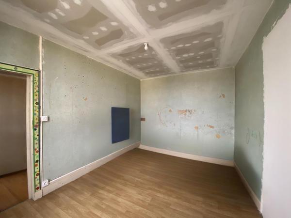 IMMEUBLE COMMERCIAL ET HABITATION EN COEUR DE VILLAGE