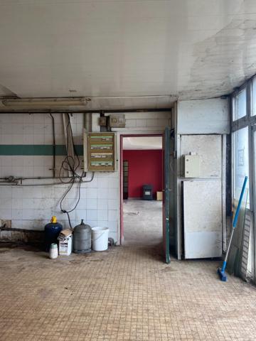 IMMEUBLE COMMERCIAL ET HABITATION EN COEUR DE VILLAGE