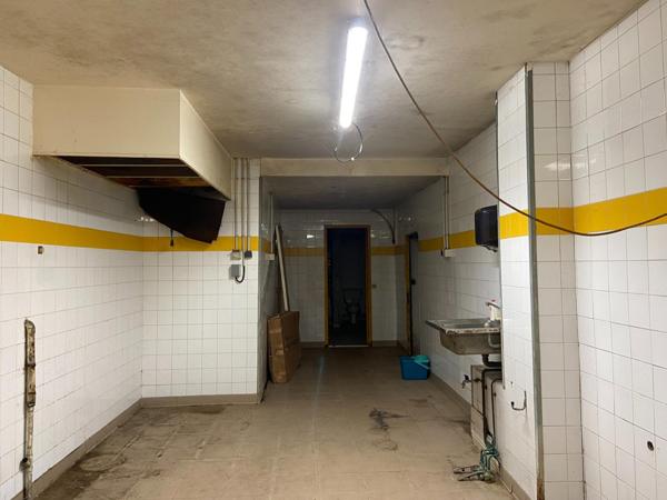 IMMEUBLE COMMERCIAL ET HABITATION EN COEUR DE VILLAGE