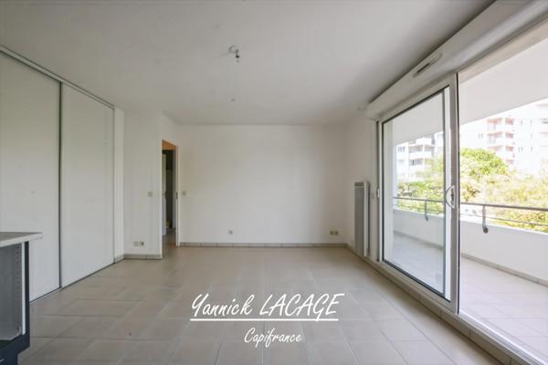 Appartement T2 de 42 m2 avec grande terrasse, parking privé – Résidence récente – Quartier La Grognarde / La Pomme – Marseille 11ᵉ